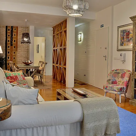 Bica Cosy Apartament *